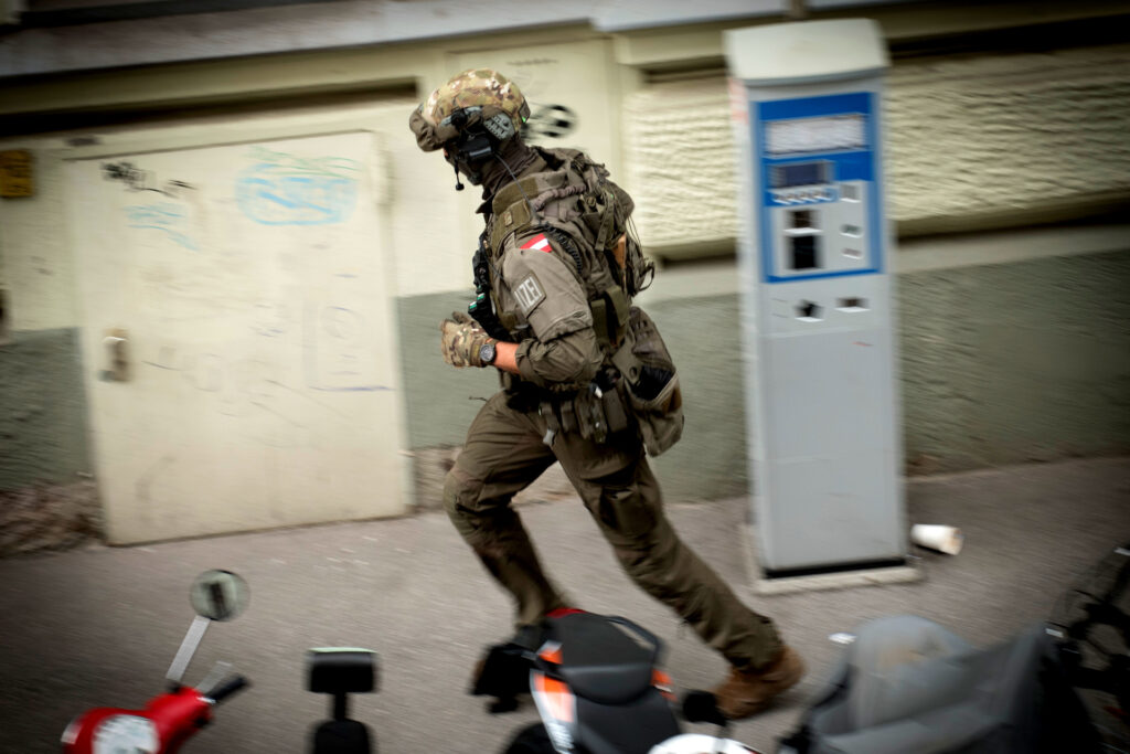 Cobra-Spezialeinheit-Polizeieinsatz-Graz-Polizei-Fellingergasse