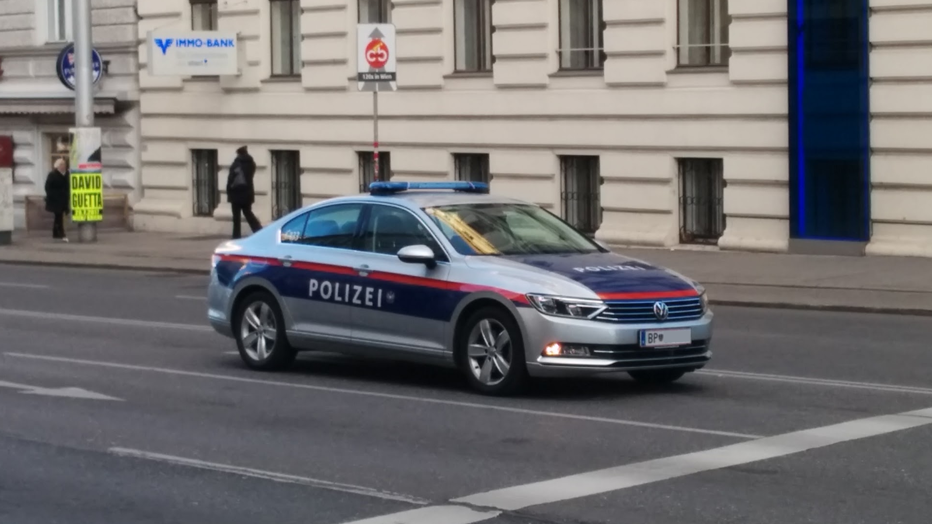 Benko-Polizei-VW-Passat-Wien